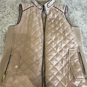 Jones New York Quilted Sleeveless Vest in Light Taupe